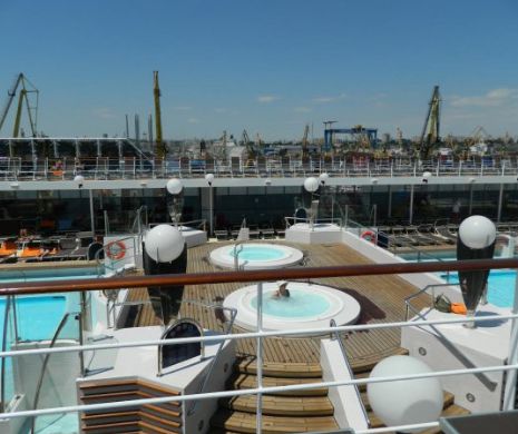 Un spectaculos hotel plutitor de 5 stele a ancorat în Portul Constanţa: „Opera” – capodopera croazierelor