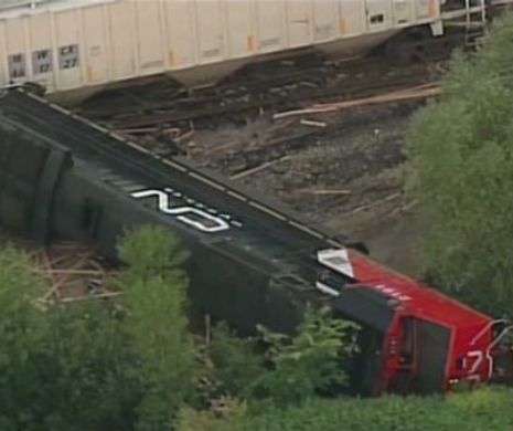 Un tren care transporta un gaz foarte inflamabil a deraiat şi a luat foc: 5.000 de persoane evacuate