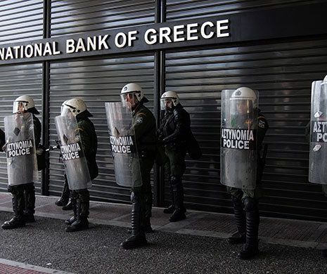 Vacanţa bancară grecească se prelungeşte