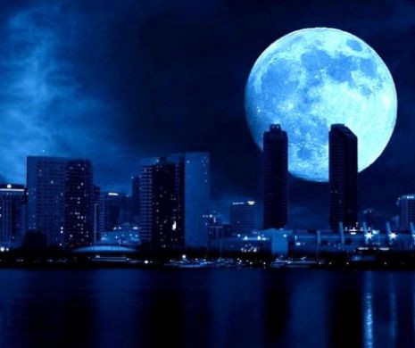 Vineri noapte Luna devine albastră