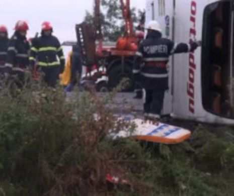 Accident GRAV în Brăila. Un autocar cu 50 de persoane s-a răsturnat
