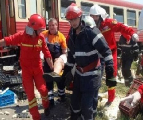 Accident TERIBIL: un autotren plin cu carne a intrat în coliziune cu un tren de persoane