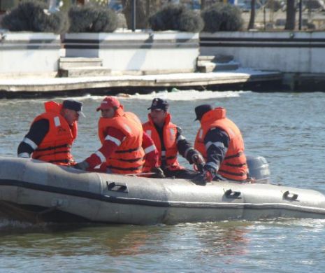 Ambarcaţiune, cu două persoane, răsturantă în lacul Siutghiol