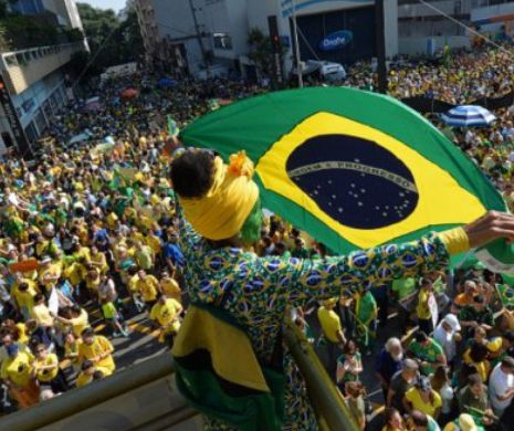 Brazilia: Sute de mii de persoane au ieșit în stradă pentru a cere demisia președintei Dilma Rousseff
