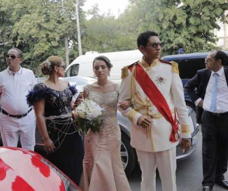 Clanul Cârpaci a închis o stradă ca să se nuntească: nepotul ”Ministrului de Finanțe”  s-a îmbrăcat în ofițer și s-a căsătorit cu fiica „ȘerifuluI” I GALERIE FOTO