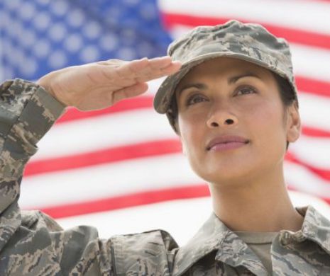 Două femei au reușit în premieră să termine cel mai dur curs al armatei americane