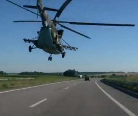 GROAZĂ pe o autostradă din Ucraina! Ce manevră ÎNSPĂIMÂNTĂTOARE a făcut pilotul unui elicopter militar | VIDEO