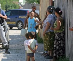 Incident armat produs într-o tabără de romi din Franţa. Trei persoane au murit