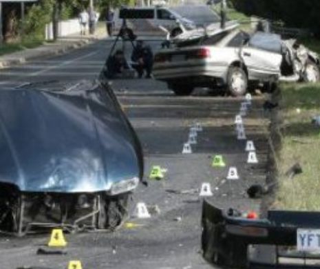 INCONŞTIENŢA pe şosele: Cum arată maşinile după accidente la 200 km/h | Galerie Foto