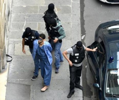 Mesaj dur pentru terorişti. Atacatorul din trenul Thalys dus la tribunal ca-n Evul Mediu