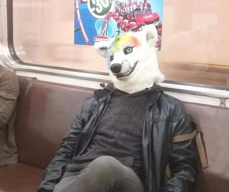 „MODA” din metroul rusesc te lasă mască. Pantalonii fără fese, rochii fără spate sau capetele de ANIMALE ce zâmbesc ironic, nimic nu pare imposibil | GALERIE FOTO