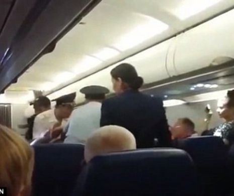 Momente dramatice într-un avion. Un bărbat s-a bătut cu ceilalţi pasageri | GALERIE FOTO  ŞI VIDEO