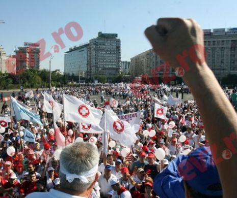 PREMIERĂ. Revolta halatelor albe declanșează greva generală împotriva corupției