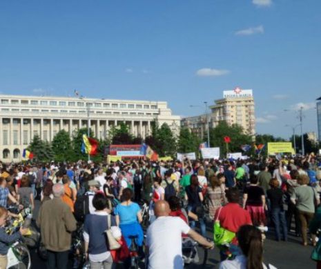PROTEST în Capitală: Sindicaliștii din cercetare-proiectare pichetează Guvernul şi sediul PSD