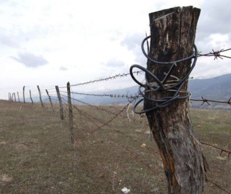 Rusia "mută gardul". Tbilisi acuză Moscova că deplasează bornele de demarcaţie a frontierei dintre Georgia şi Osetia de Sud
