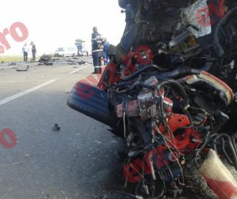 Weekend-ul MORŢII pe şoselele din România. Nouă MORŢI şi şapte răniţi, în trei ACCIDENTE GROAZNICE. Un şofer a fost DECAPITAT | FOTO şi VIDEO