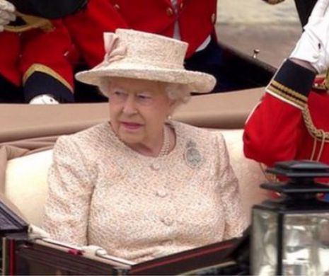 63 de FOTOGRAFII DE COLECŢIE cu Regina Elisabeta a II-a a Marii Britanii ÎN FIECARE AN DE DOMNIE