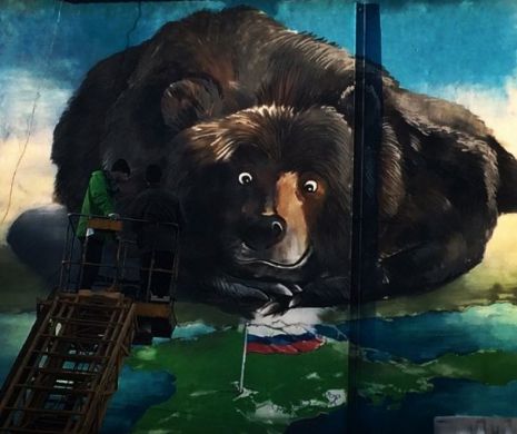 ARTĂ stradală în Rusia: Ursul care nu aduce ploaia, sticla ce nu se varsă sau balerina care te lasă fără grai| GALERIE FOTO