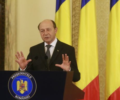 Băsescu, despre soluţiile pe care România le are în criza refugiaţilor: UE nu poate obliga niciun stat membru legat de refugiaţi