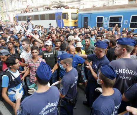BREAKING NEWS. Imigranții din Budapesta au pornit, înh marș, spre Austria