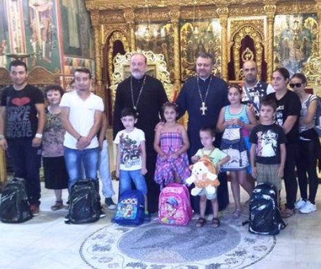Copiii sărmani au primit ghiozdane, rechizite şi dulciuri din partea Bisericii Sfântul Gheorghe Nou