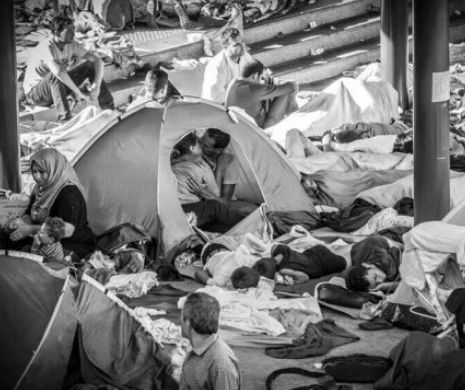 Dragoste pe tărâmul disperării. Ce făceau doi refugiaţi într-un cort la Budapesta