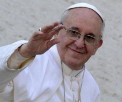 Gestul UMIL cu care Papa Francisc a impresionat din nou întreaga lume