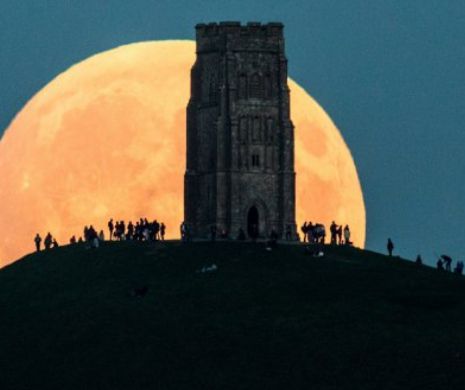 Imagini fascinante cu CERUL in SANGE. Luna rosie a avut un aspect IMPRESIONANT, pentru prima dată în ultimii 30 de ani