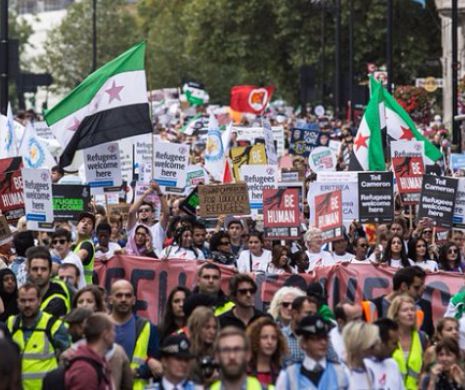 Mii de persoane demonstrează la Londra pentru primirea refugiaţilor: "Deschideţi frontierele!"