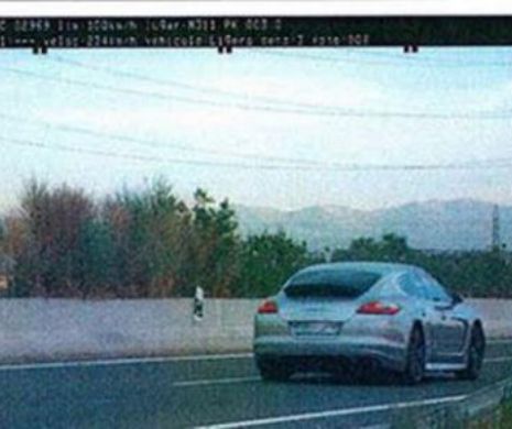 Politia a oprit un Porsche Panamera care mergea cu 234 km/h! Surpriza maxima cand au vazut cine e la volan