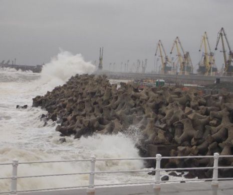 Porturi închise din cauza furtunii, pe litoral