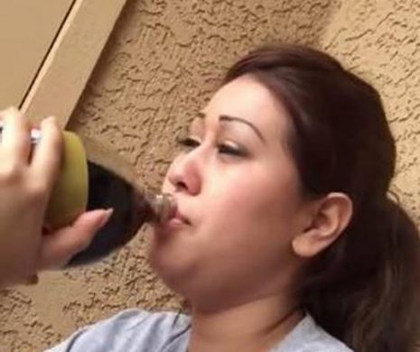 Reactia unei tinere care bea pentru prima data Pepsi. Imaginile au devenit virale