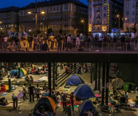 Refugiaţii au dormit în faţa Gării Keleti. Ungaria se află într-o situaţie “gravă şi urgentă”