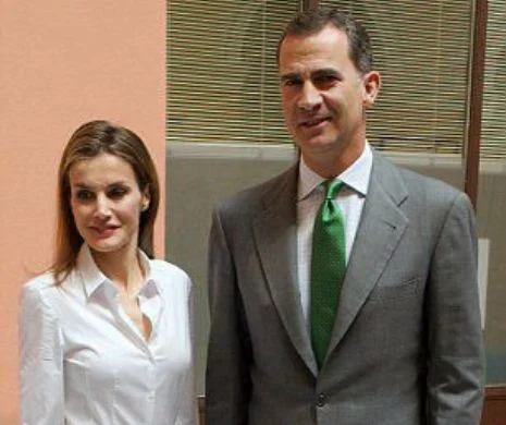 Regina Spaniei este obsedată de… o fustă?