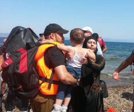 REPORTAJ. Pe şosea, pe mare sau la tribunal: O zi în Europa cu migranţii