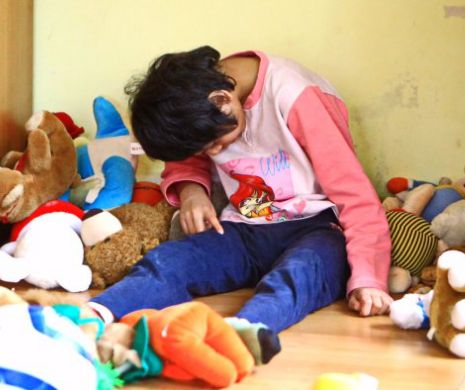 Singurătatea copiilor pe care nici mamele lor nu vor să-i vadă | REPORTAJ