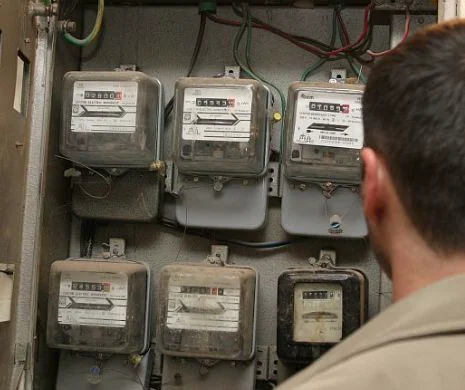 Soluția INGENIOASĂ a unui inginer pentru a-și racorda casa la electricitate: ”N-au vrut să extindă rețeaua și atunci a trebuit să mă descurc singur” | FOTO