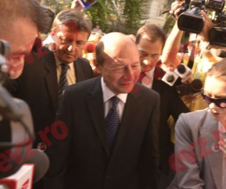 Traian Băsescu, după ce a primit titlul de Mediator de onoare: Voi apela la un mediator în disputa cu Firea