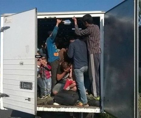 Un român care transporta 24 de imigranţi în Austria a fost ARESTAT