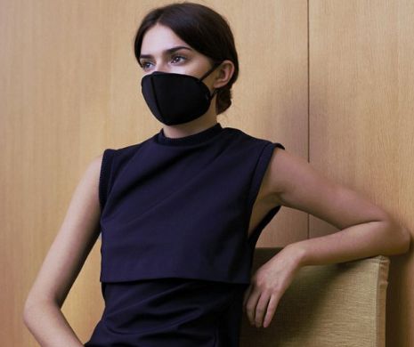 VIDEO Asta e ultima FIŢĂ: Designerii au creat o mască de faţă care filtrează polenul, germenii şi poluarea. Cei care o poartă respiră doar AER PURIFICAT