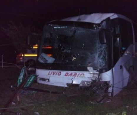 Accident grav în Caransebeş: 26 de răniţi şi un autocar făcut praf. Autorităţile locale au activat planul roşu de acţiune