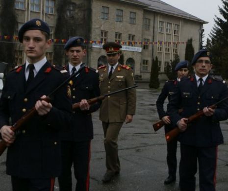Armata începe, în școli și licee, o campanie de recrutare a viitorilor săi ofițeri