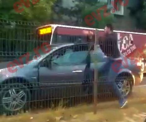 Bătaie în trafic, pe un MARE BULEVARD din Bucureşti. Şoferii îşi cară pumni şi picioare | VIDEO