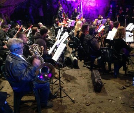 Concert simfonic în peșteră, printre lilieci