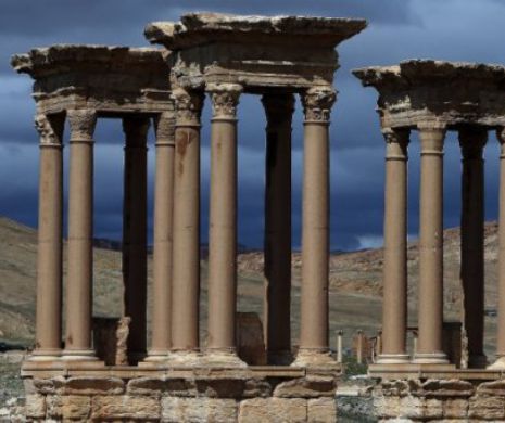 Cruzimea ISIS a atins cel mai înalt nivel: trei OSTATICI au fost legaţi de coloanele antice din Palmira şi aruncaţi în aer