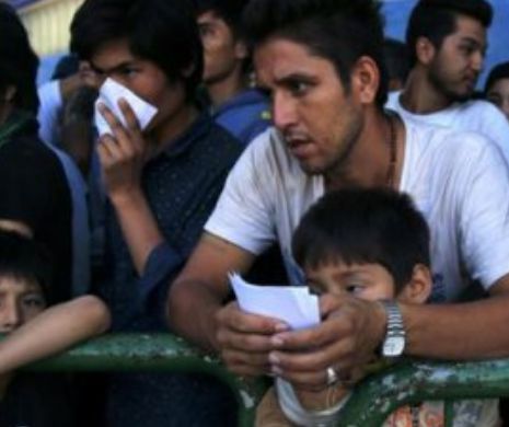 Cum au ajuns 34 de migranţi să fie sechestraţi de un traficant afgan la Atena