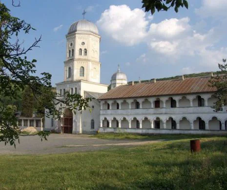 De ce este cunoscută Mănăstirea Cocoș