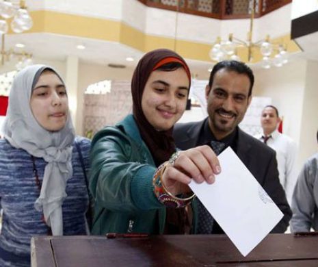 EGIPTENII, chemați la urne, într-un scrutin AMÂNAT de mult timp, pentru a alege un Parlament favorabil PREȘEDINTELUI al-SISSI