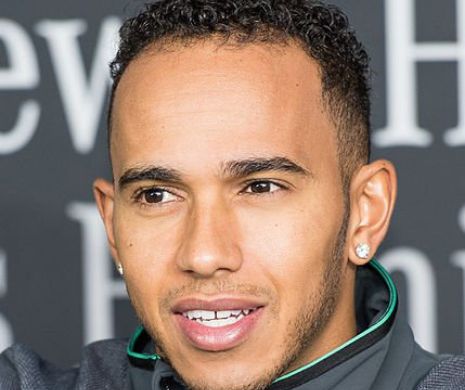 Lewis Hamilton, triplu campion mondial la Formula 1. „M-am dorit să fiu ca el. Mi-a fost idol”