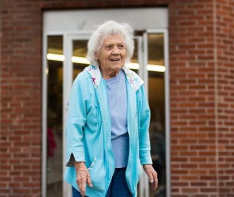 O bătrână a ULUIT lumea. E incredibil ce POATE să facă la 100 de ani | GALERIE FOTO şi VIDEO